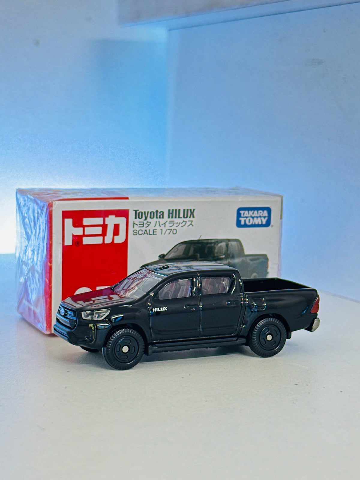 TAKARA TOMY TOYOTA HILUX 67 1/70