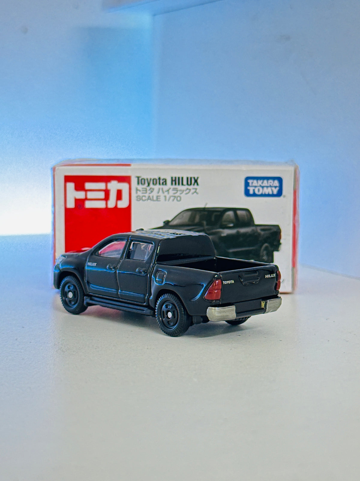 TAKARA TOMY TOYOTA HILUX 67 1/70