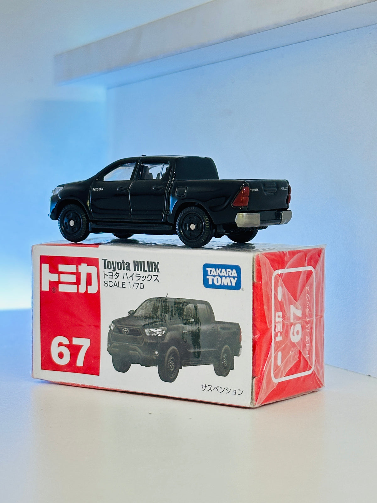 TAKARA TOMY TOYOTA HILUX 67 1/70