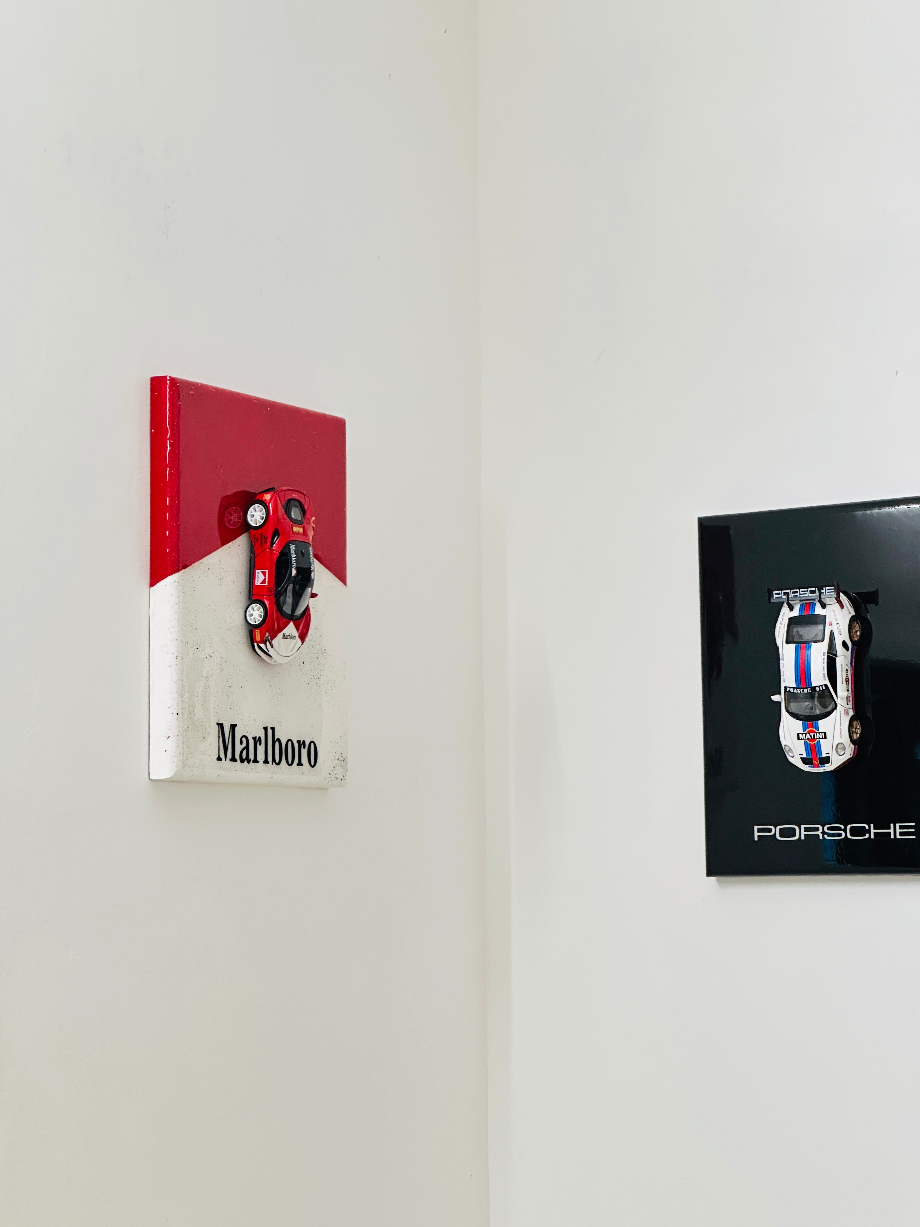 マルボロ　ディスプレイ Marlboro Racing 1:32 Scale Diecast Model Car Display Frame